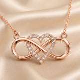 Collana in oro bianco con ciondolo a cuore infinito