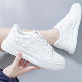 Eleganti sneakers bianche con comfort leggero