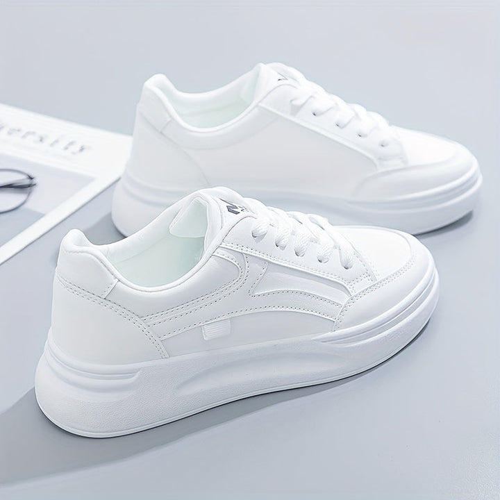 Eleganti scarpe sportive bianche con comodo leggero